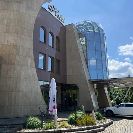 Amadeus Hotel 4*