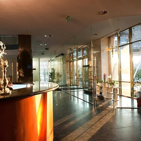 فندق Amadeus 4*